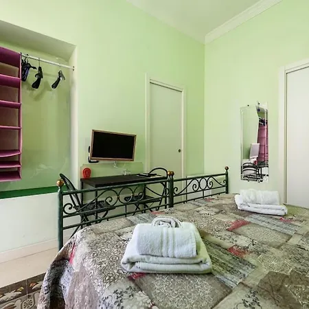 Central Green With Garden View Apartment