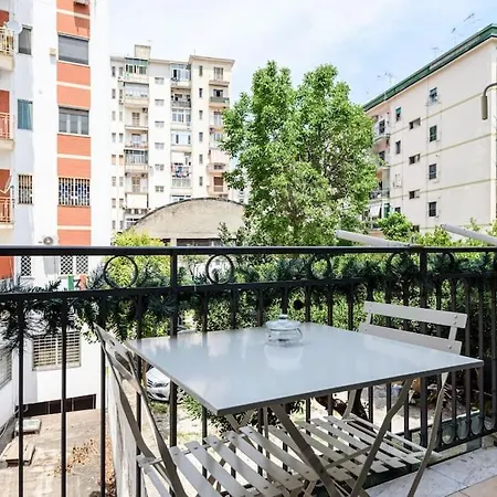 Central Green With Garden View Apartment Naples